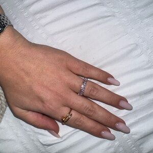 Zircon diamonds ring in pink/purple